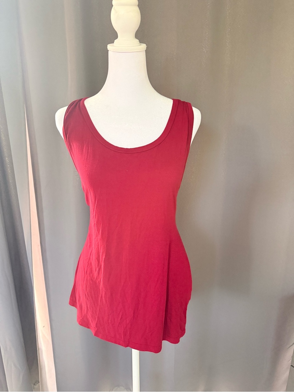 Women's Red Scoop Neck Tank Top